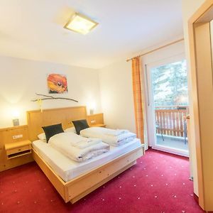 Standard Zimmer mit Kingsize-Bett